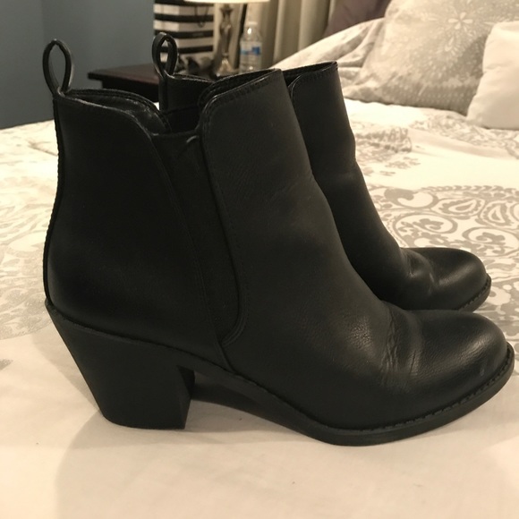 Forever 21 Shoes - women’s black ankle boots
